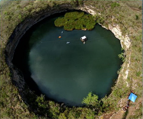 Os 9 buracos naturais mais fascinantes do planeta - Mega Curioso