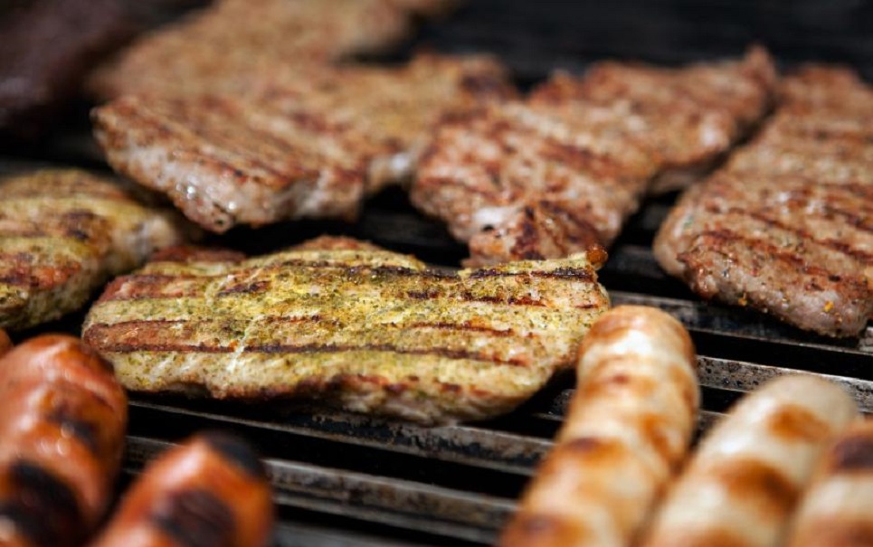 A cerveja pode reduzir os agentes cancerígenos presentes na carne grelhada