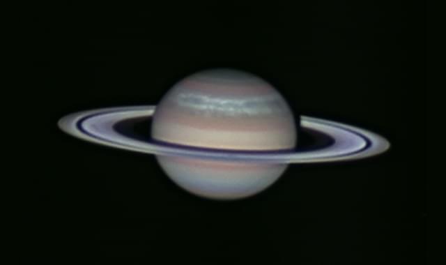 Imagem da NASA que mostra uma monstruosa tempestade em Saturno