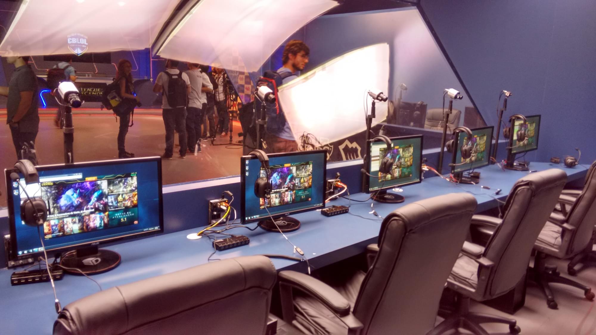 Com estúdio de transmissão e temporada do CBLoL, Riot está pronta para 2015