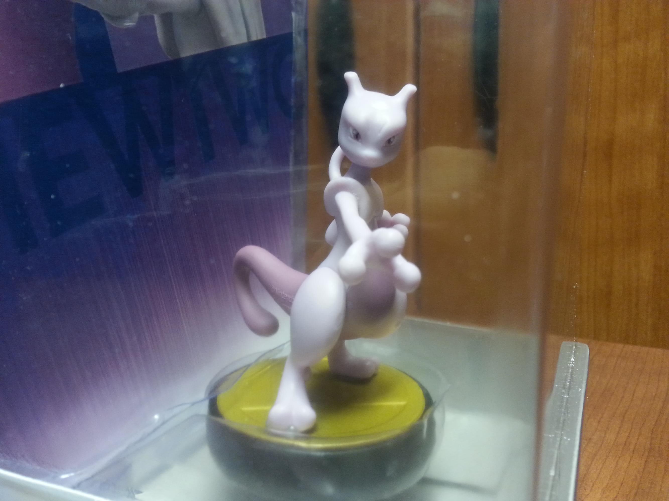Fã cria Amiibo personalizado do Mewtwo com caixa e tudo