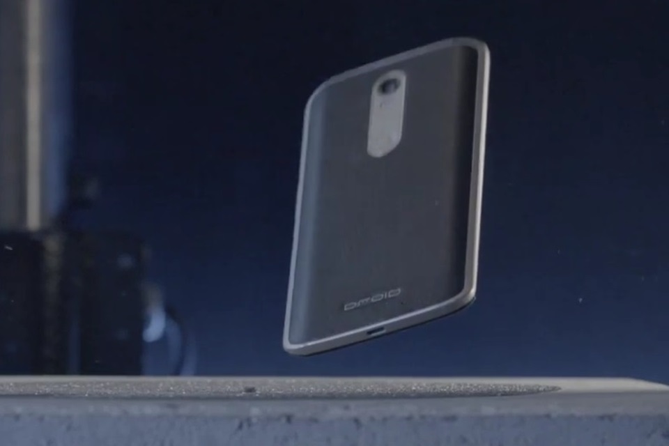 Imagem de: Teste de queda: o inquebrável Moto X Force contra os rivais [vídeo]