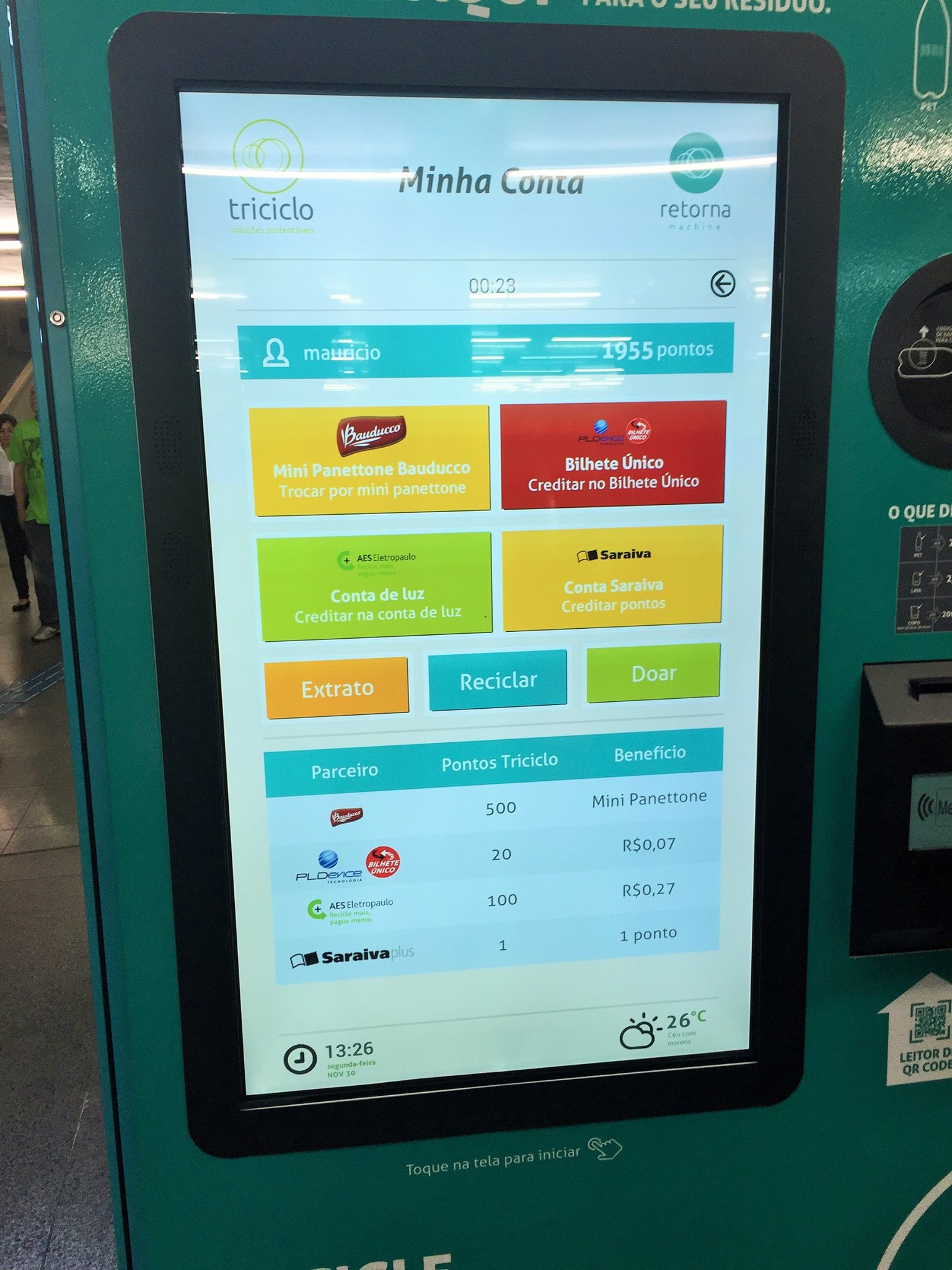 Retorna Machine: máquina troca garrafas e latinhas por descontos em compras