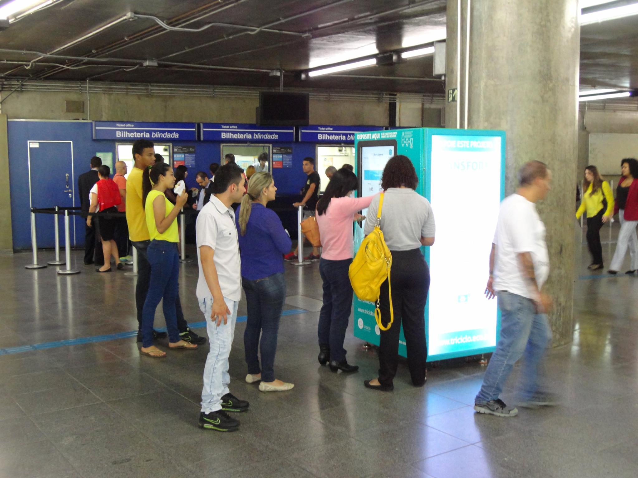 Retorna Machine: máquina troca garrafas e latinhas por descontos em compras