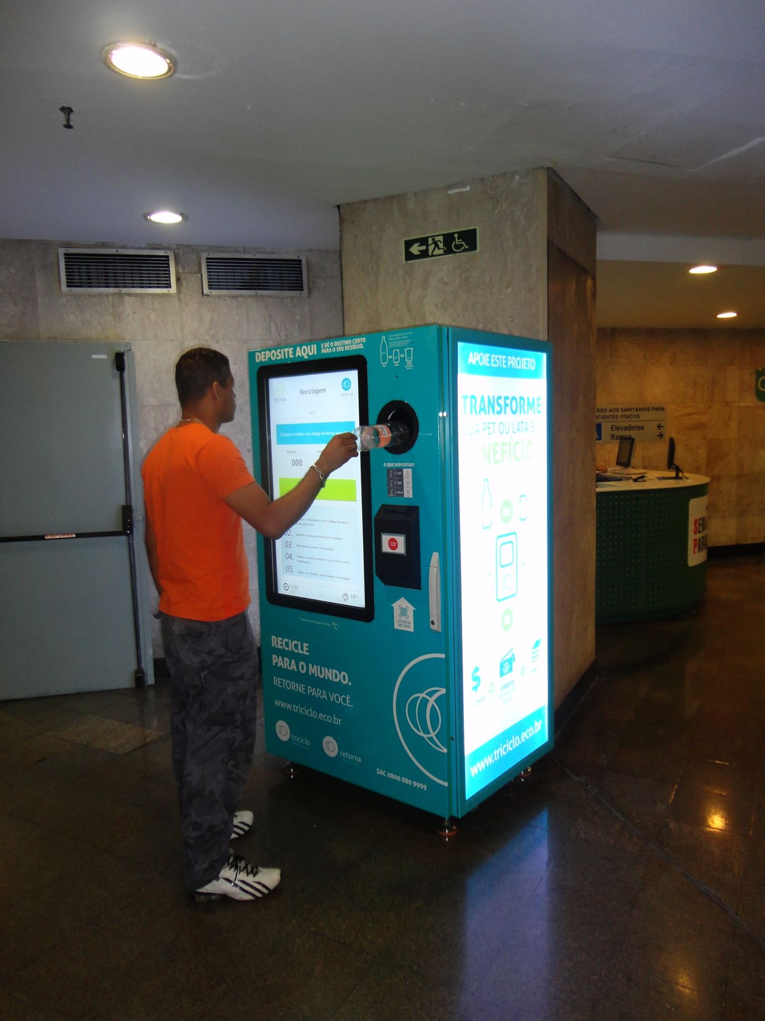 Retorna Machine: máquina troca garrafas e latinhas por descontos em compras