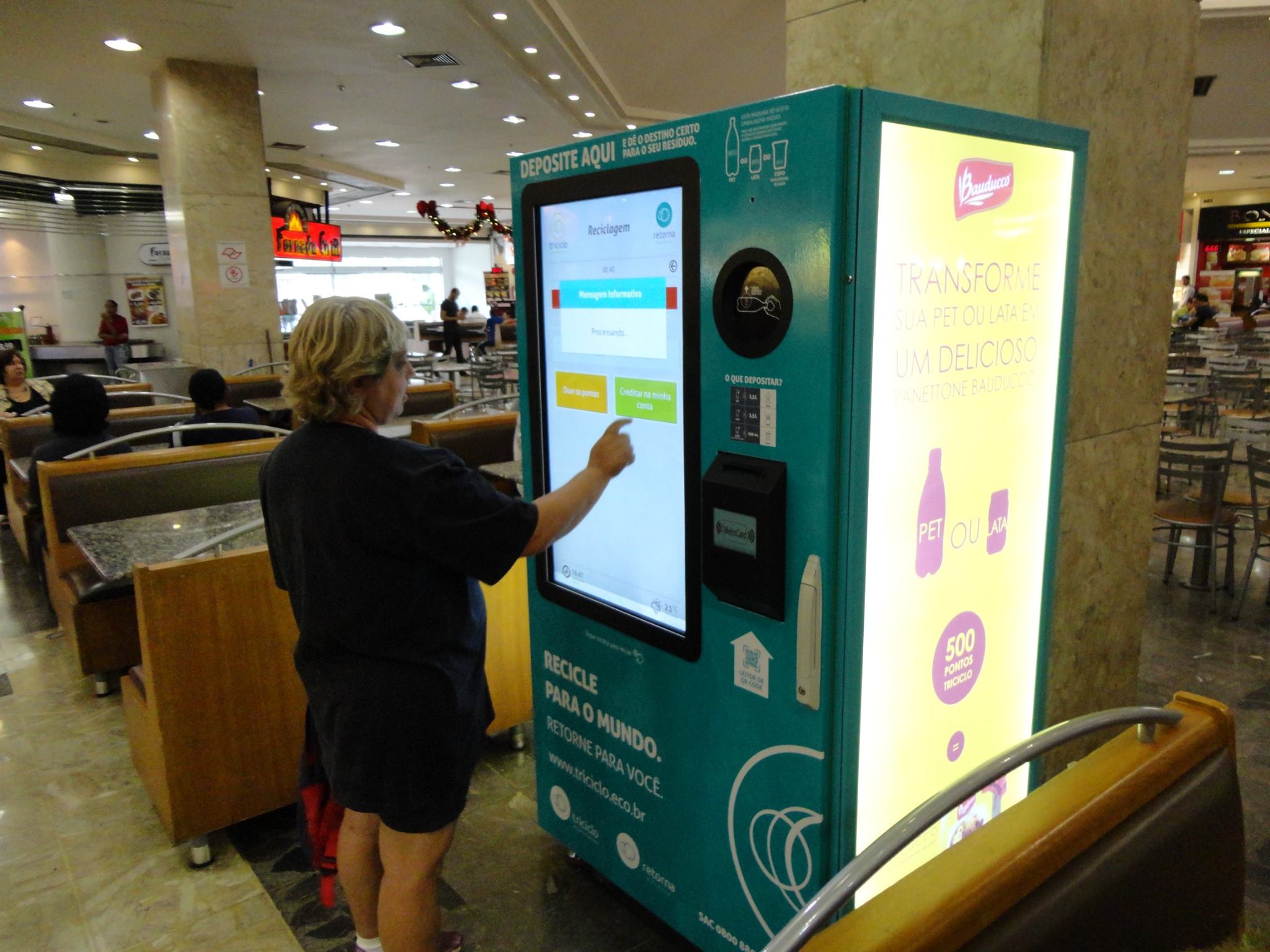 Retorna Machine: máquina troca garrafas e latinhas por descontos em compras