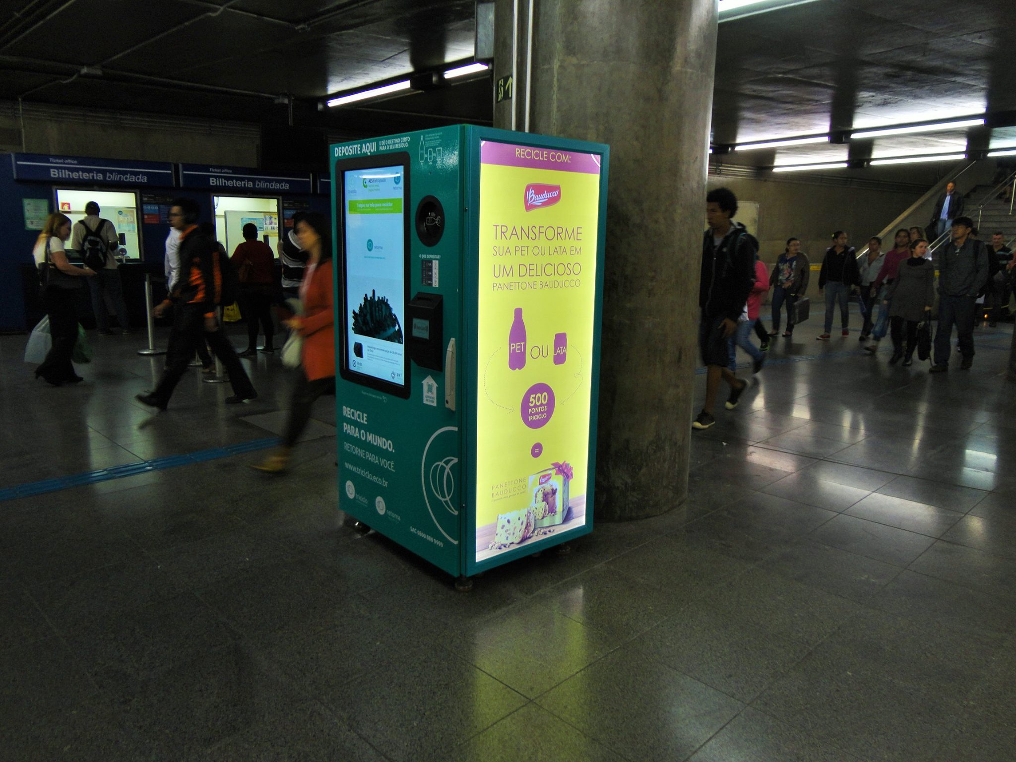 Retorna Machine: máquina troca garrafas e latinhas por descontos em compras