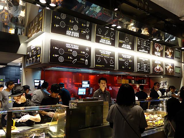 McDonald's abre loja 'futurista' em Hong Kong