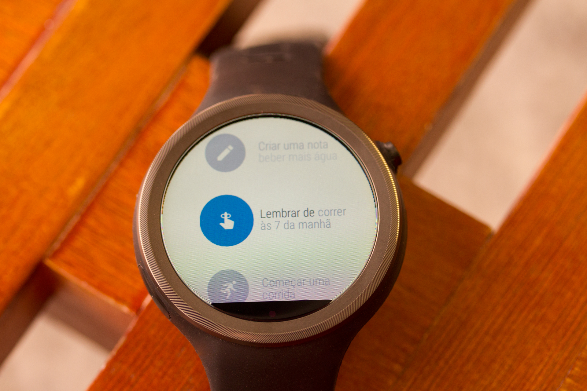 motorola tem smartwatch