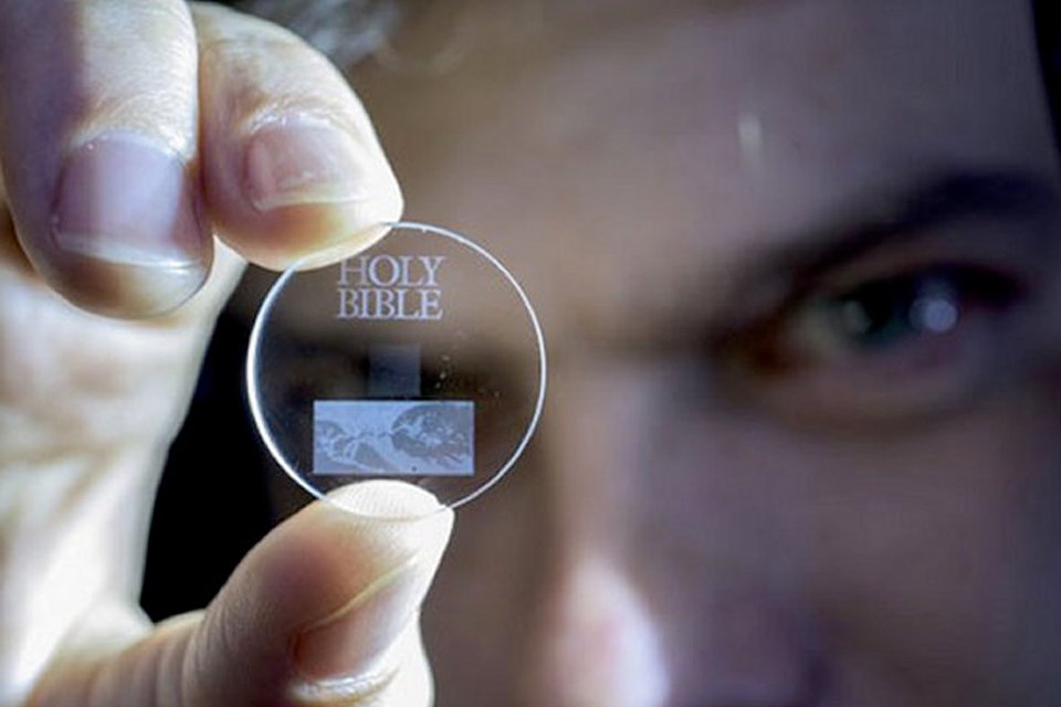 Imagem de: Cientistas criam disco que guarda até 360 TB por até 13 bilhões de anos