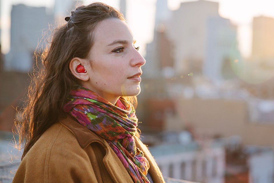 Imagem de: Empresa lança fones de ouvido que traduzem idiomas em tempo real
