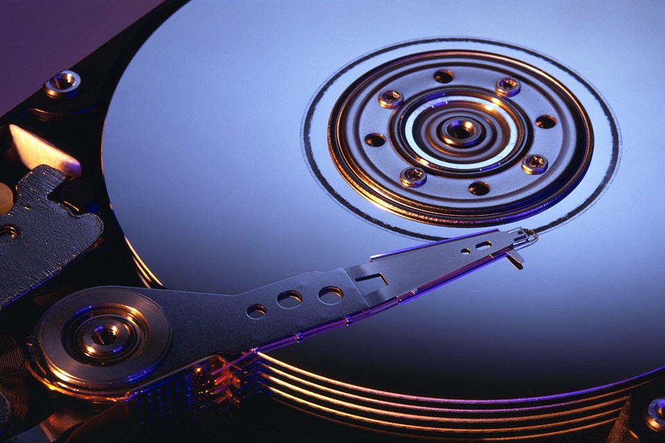 Imagem de: Camada magnética extra pode aumentar a performance e o espaço dos HDs