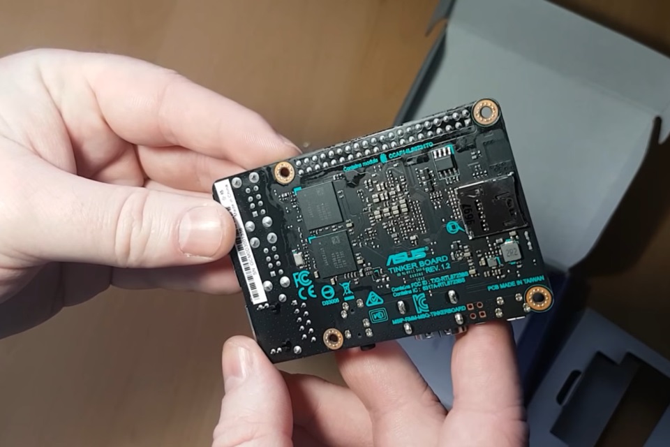 Imagem de: Tinker Board da ASUS é um concorrente de peso para o Raspberry Pi