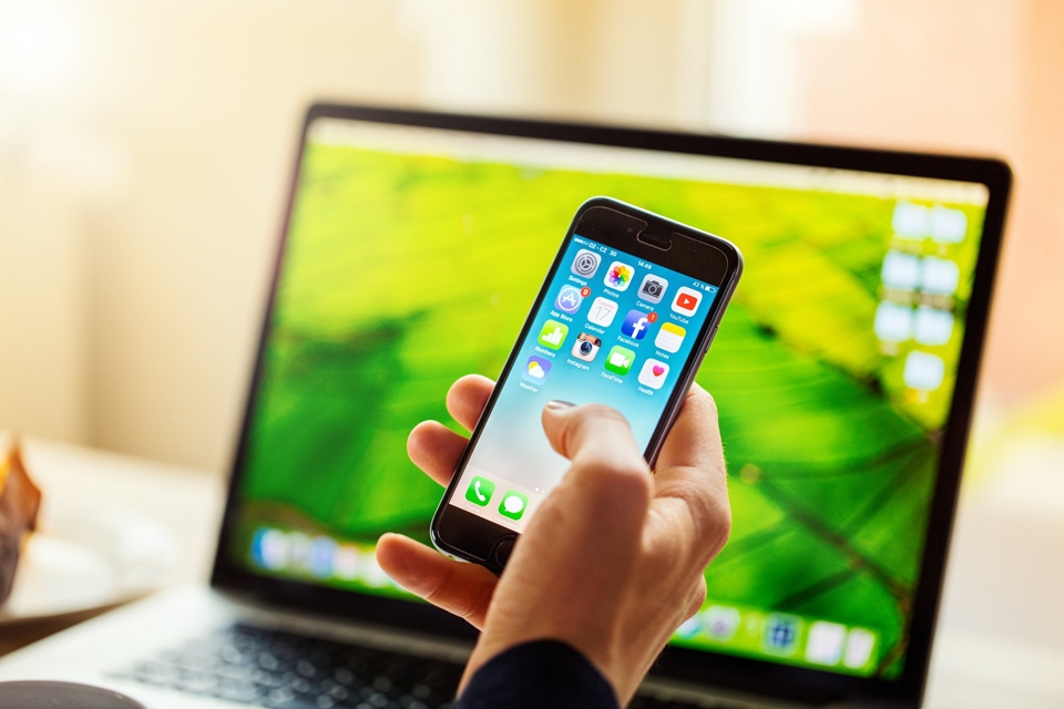 Imagem de: App remove 10 milhões de fotos duplicadas por dia em celulares no Brasil