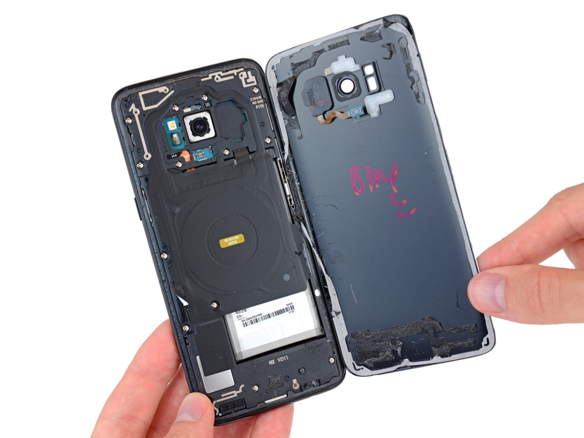 iFixit desmonta os Galaxy S8 e S8+ e dá veredito: reparo é difÃcil - TecMundo