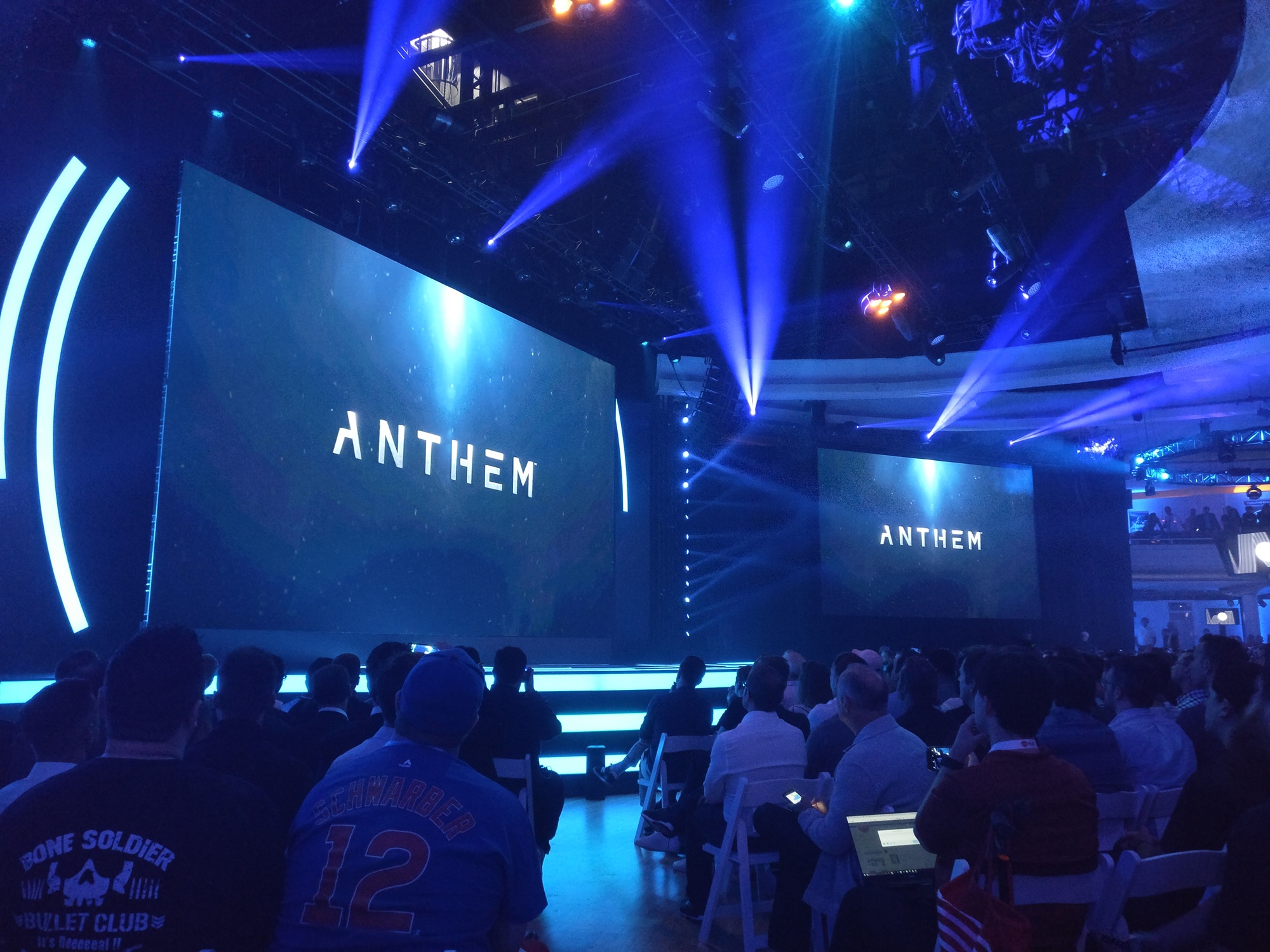 Com ritmo inconstante, EA faz conferência segura, mas não deixa peteca cair