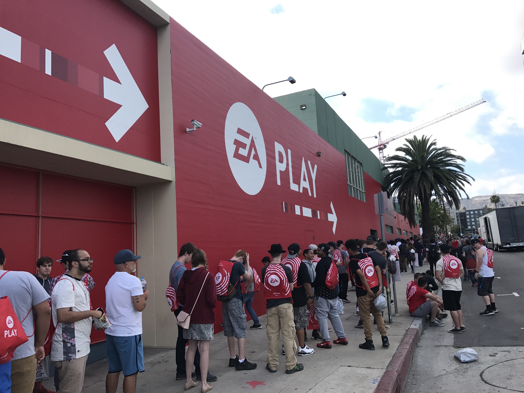 Com ritmo inconstante, EA faz conferência segura, mas não deixa peteca cair