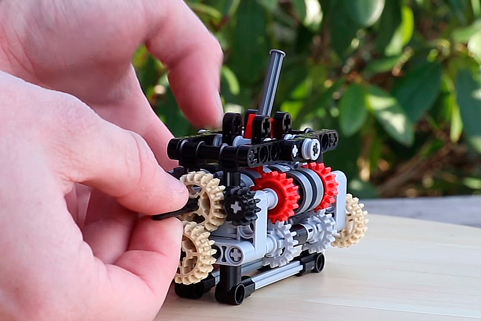Imagem de: Esse cara montou uma réplica funcional de câmbio de 6 marchas usando LEGO