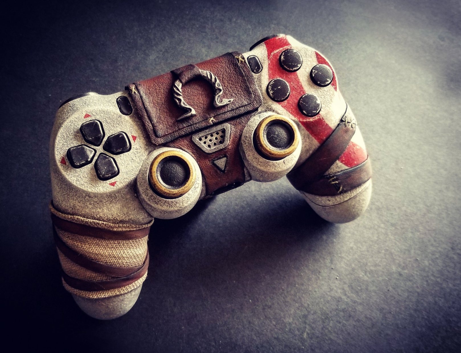 Esse Controle De PS4 Personalizado De God Of War Uma Pe a De Arte Voxel esse-controle-de-ps4-personalizado-de-god-of-war-uma-pe-a-de-arte-voxel