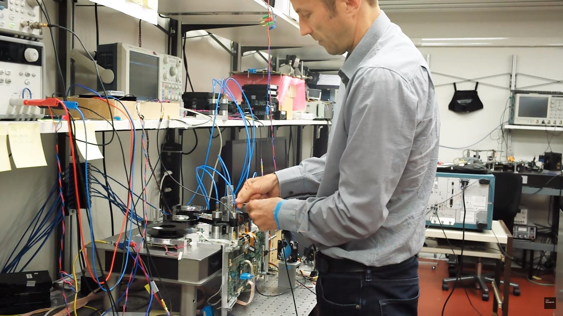 Imagem de: IBM coloca 330 TB em um cartucho de armazenamento que cabe na palma da mão