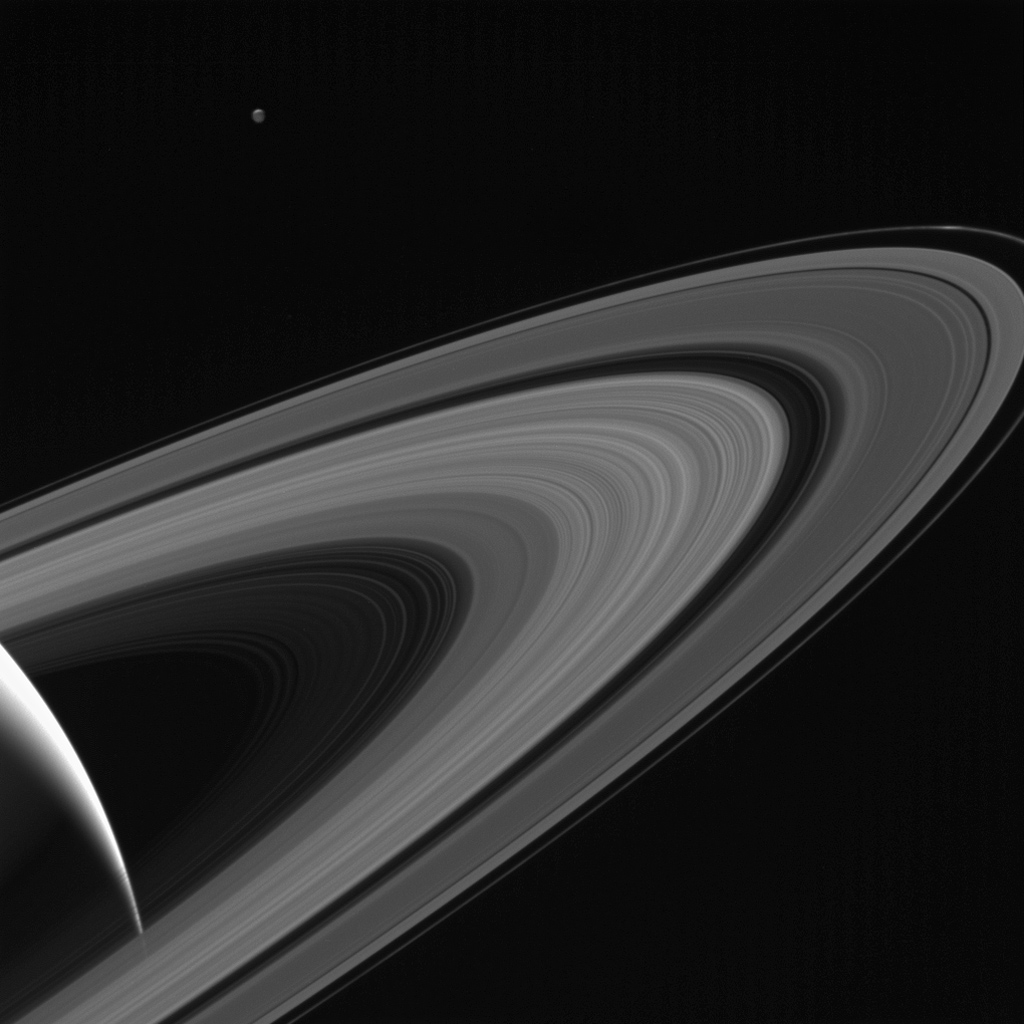 Voo final da sonda Cassini revela imagens estonteantes dos anéis de Saturno 29125405437603