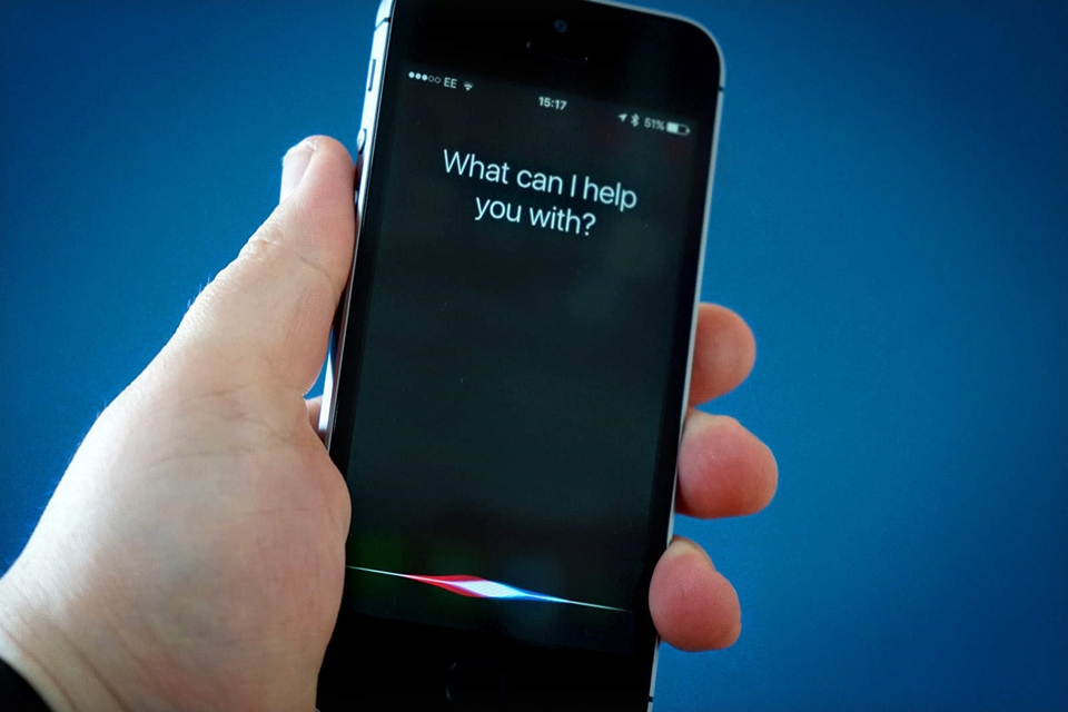 how do u activate siri on iphone 13