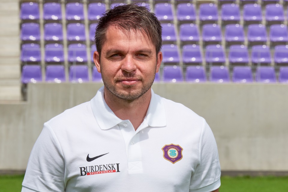 Pior atleta de FIFA 18 sequer é um jogador profissional