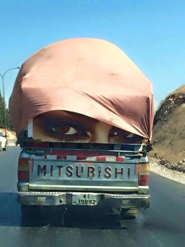 carro pela rodovia