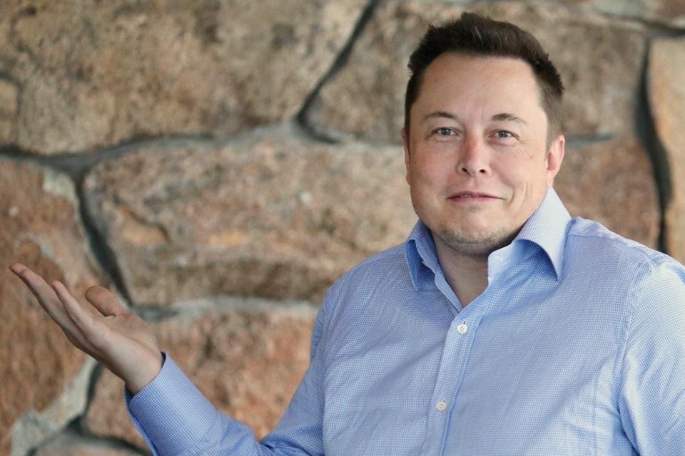 Elon Musk usa easter egg de God of War em deslize com seu número telefônico