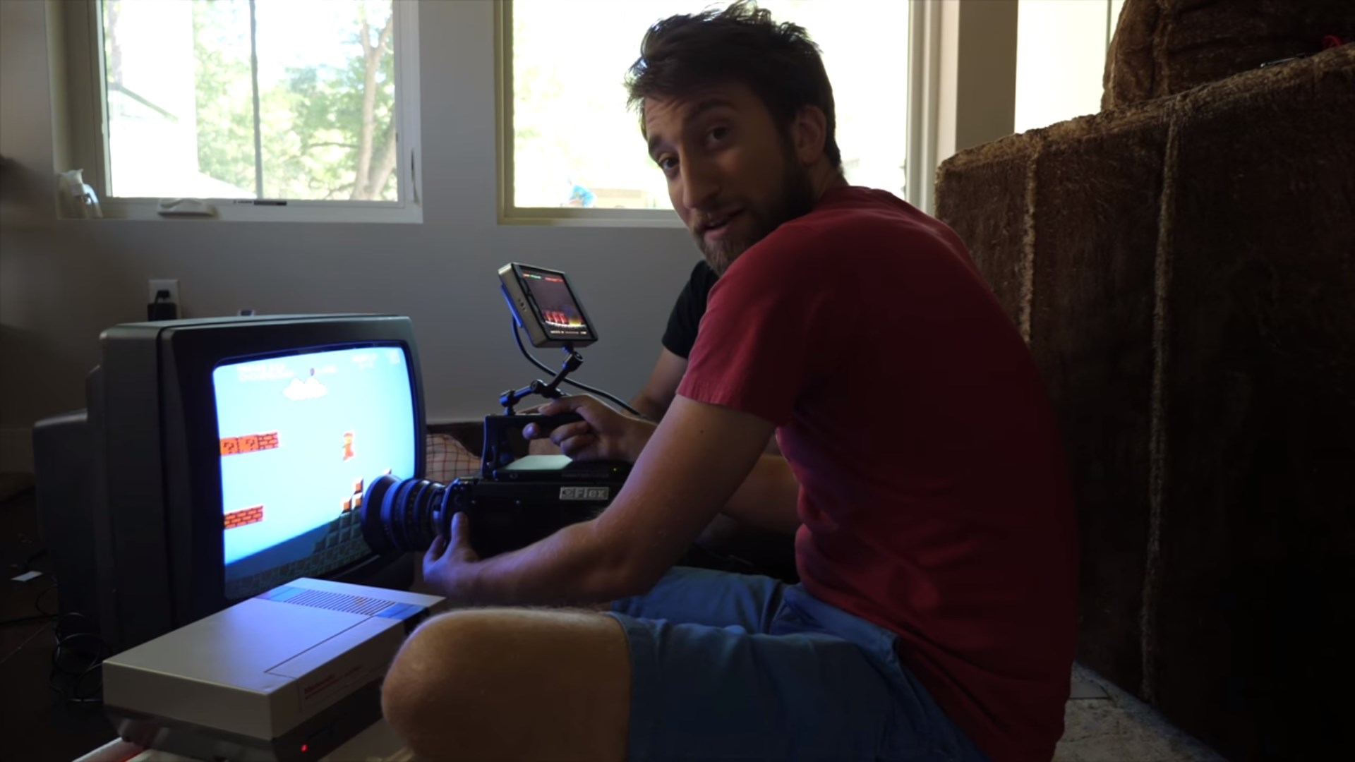Partida de Super Mario a 380 mil fps mostra toda a magia de uma TV de tubo