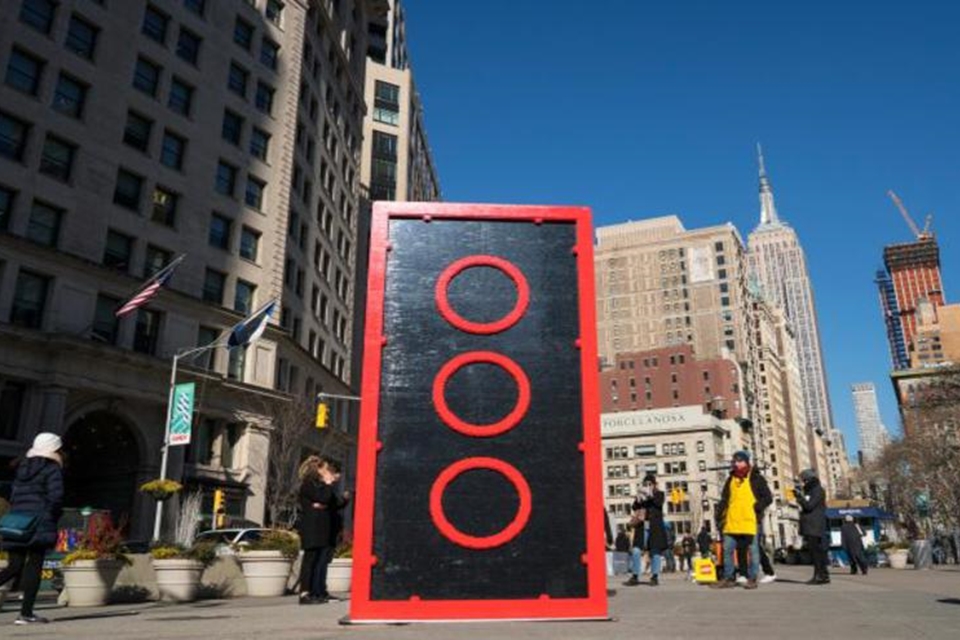 Imagem de: LEGO celebra 60º aniversário com monumento gigante em Nova York