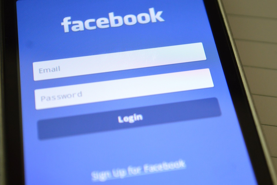 Imagem de: Facebook Stories pode começar a exibir postagens populares próximas de você