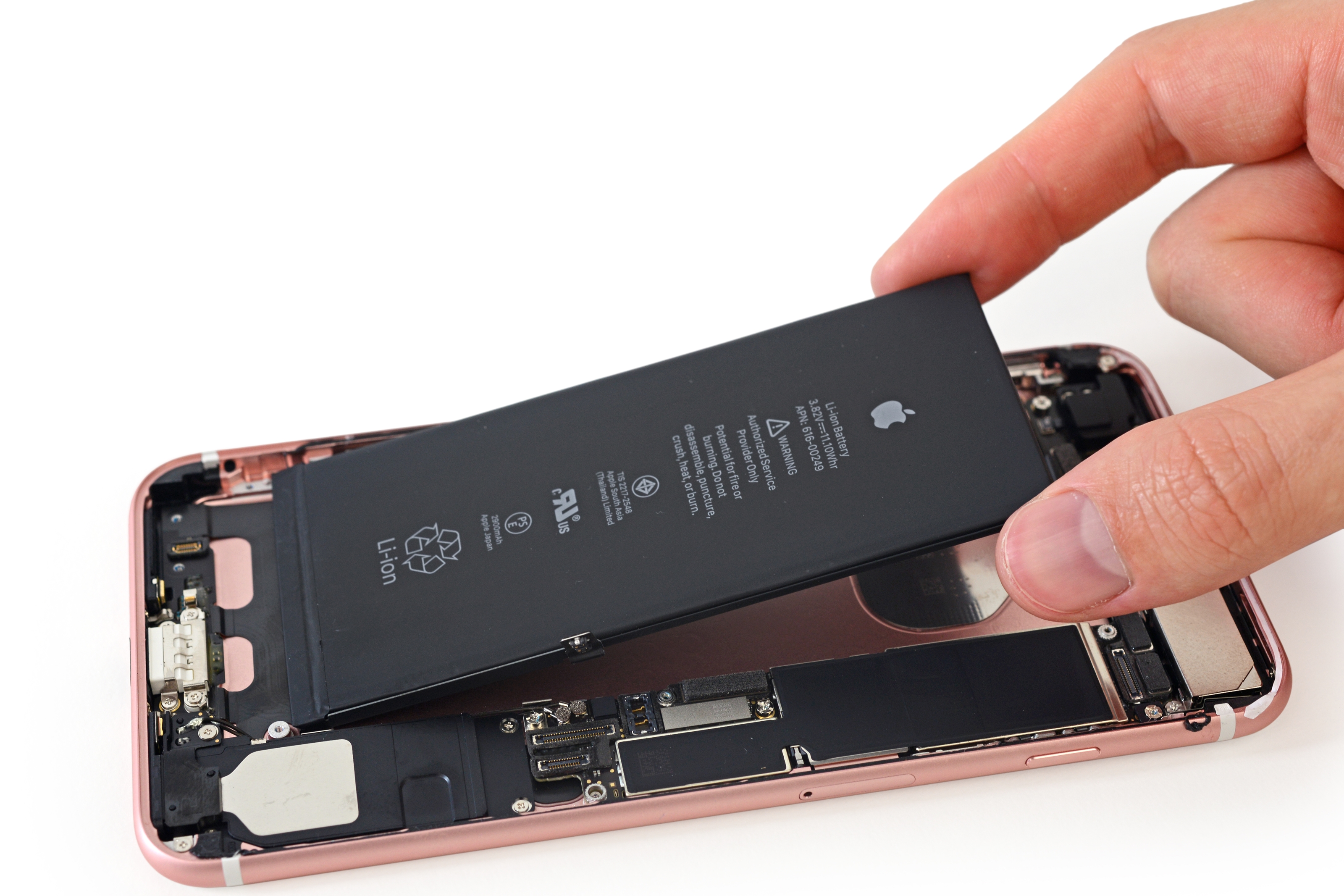 Imagem de: Lista de espera para trocar a bateria do iPhone está finalmente diminuindo