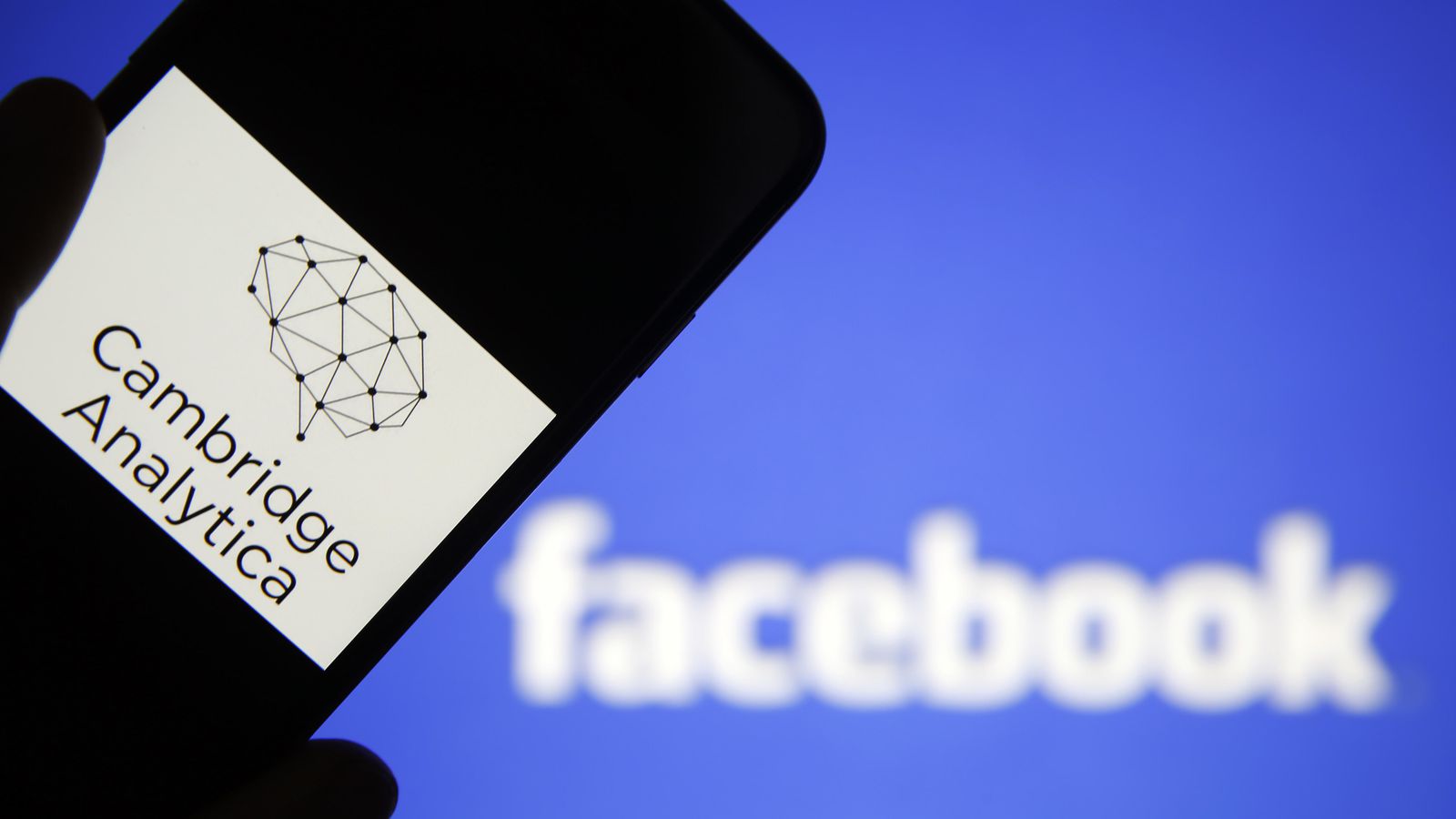 Cambridge Analytica está fechando as portas após escândalo com Facebook