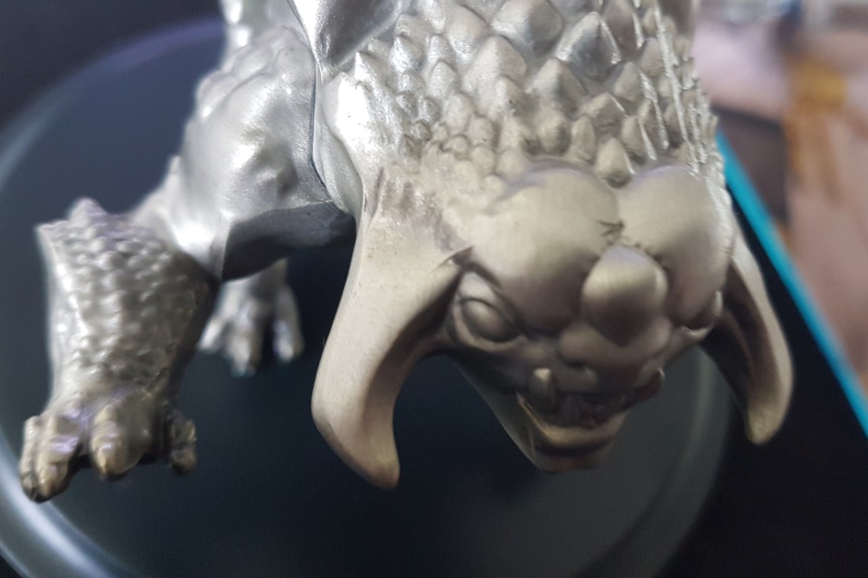 Valve envia estátua horrível aos fãs de DotA 2 e promete corrigir o erro