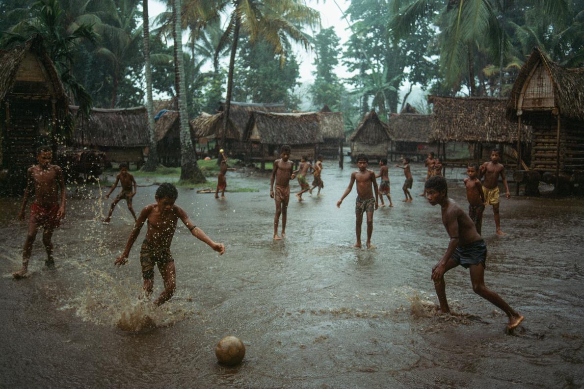 Garotos em Papua Nova Guiné