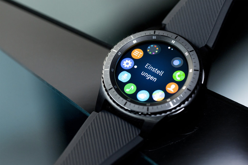 Galaxy watch последние. Galaxy Smart watch 3 Teardown. Смарт часы самсунг меню. Меню часов самсунг вотч 4. Часы самсунг внутри.