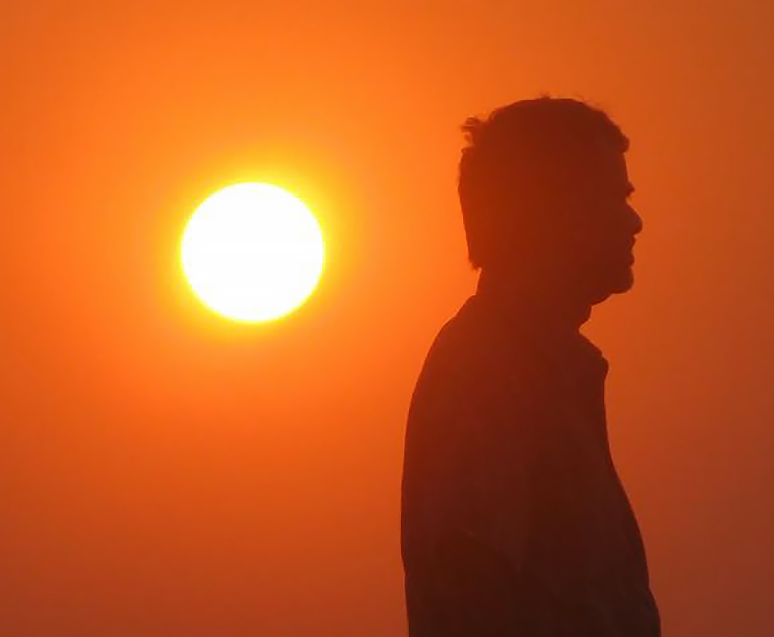 Hombre bajo el sol