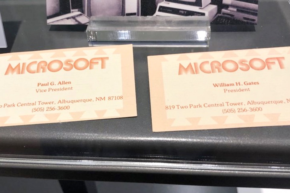 Imagem de: Olha só o primeiro cartão de visita de Bill Gates no começo da Microsoft