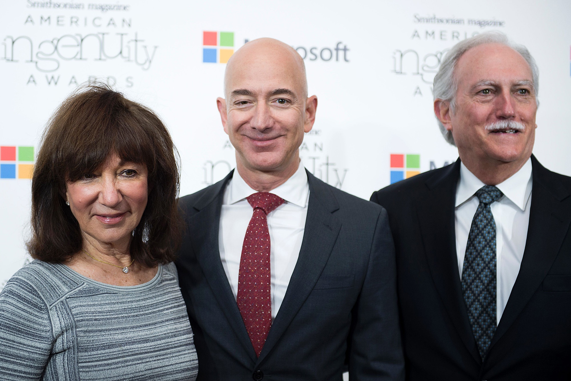 Imagem de: Pais de Jeff Bezos teriam US$ 30 bilhões em ações da Amazon