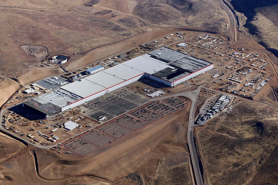 Tesla vai receber ajuda da Panasonic para aumentar a produção de baterias