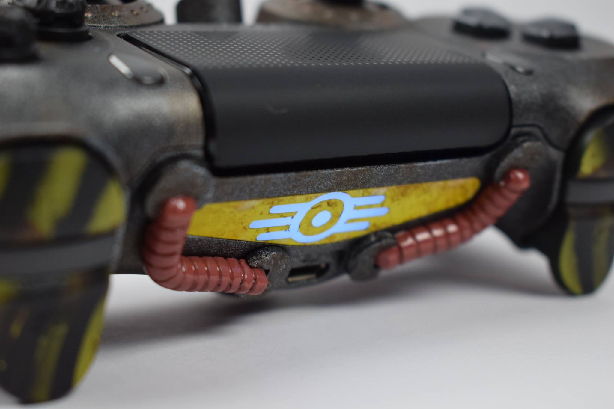 Veja o DualShock 4 personalizado para se parecer um Power Armor de Fallout
