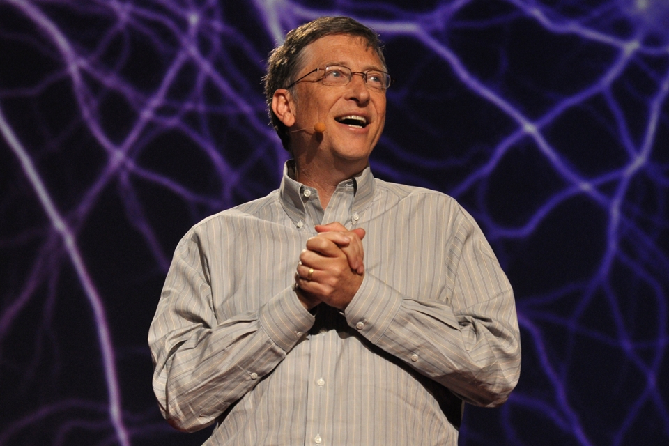 Imagem de: Bill Gates exibe vaso sanitário que não usa água nem esgoto