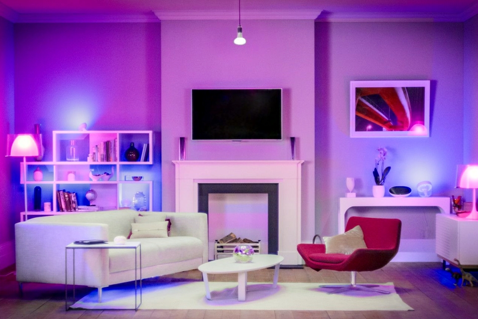 Imagem de: Philips Hue se une ao Google Assistente para você controlar a luz com a voz