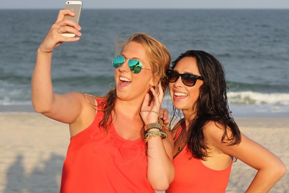 Imagem de: Google Play remove 29 apps de câmera fraudulentos e que roubavam fotos