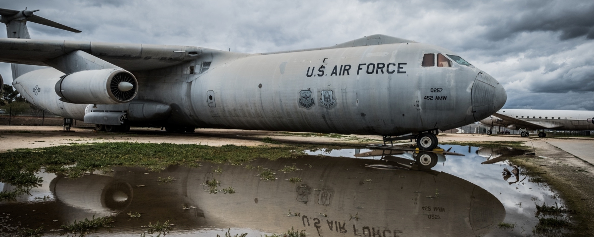 Imagem de: Força Aérea dos EUA vai usar drones com IA para auxiliar pilotos em combate