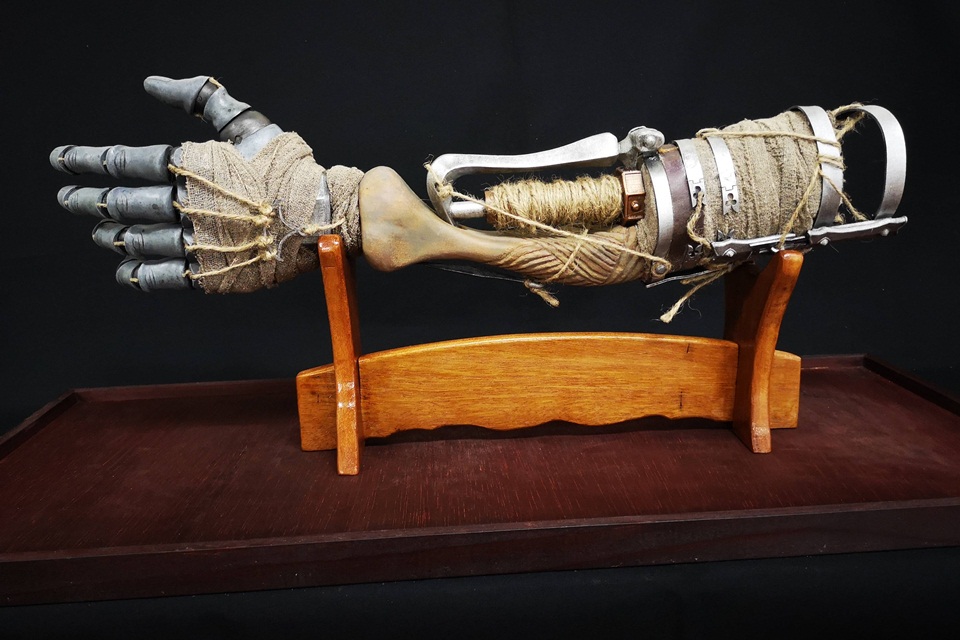 Incrível! Jogador recria prótese de braço de Sekiro: Shadows Die Twice