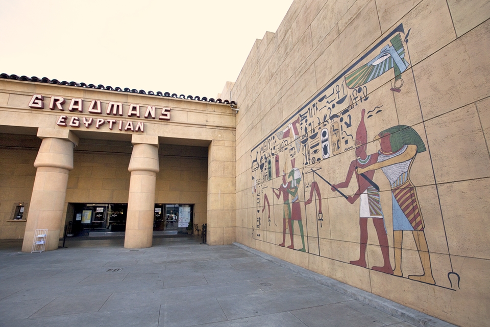 Netflix negocia aquisição da famosa sala com tema faraó em Hollywood