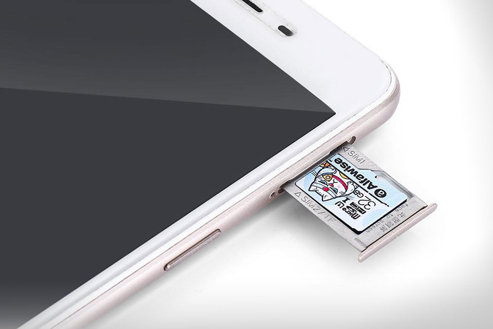 Micro SD classe 10 tem 32 GB e custa R$ 20 na GearBest, ou R$ 27 no Brasil