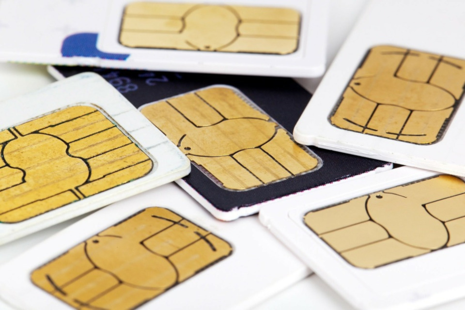 Imagem de: Chip virtual eSIM deve matar SIM card tradicional, diz executivo da Claro